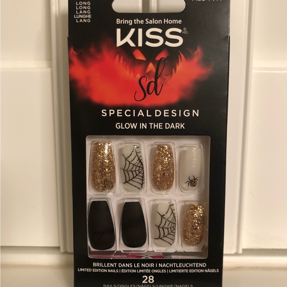 NEW! Kiss Long Halloween Nails